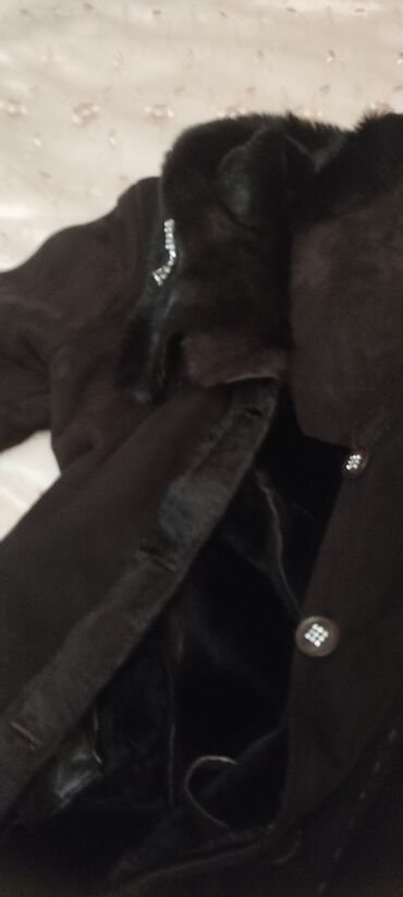 Kürklər: Qadin Kürk. Heç bir problemi yoxdur. 36-38 Razmer geyinenlere çox — 9