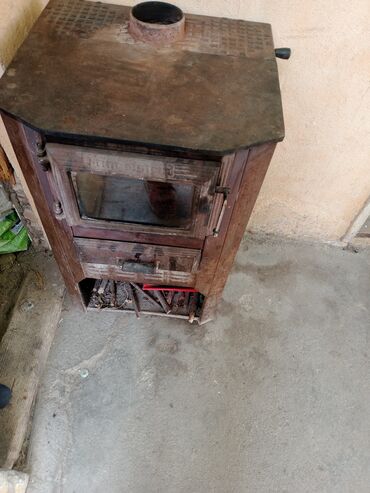 Heaters & Fireplaces: Na prodaju ocuvana, ispravna pec na drva