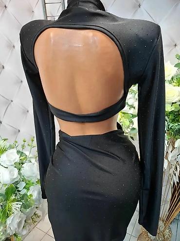 ferari kacket: Elegantna midi haljina sa dugim rukavima i visokim okovratnikom. Model — 3