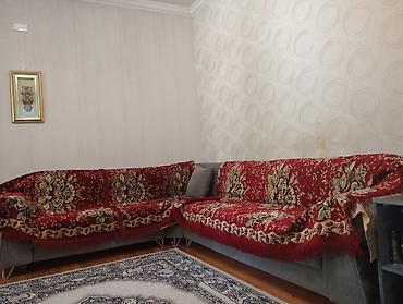 Ev üçün digər mebel: Künc divan – L formalı, yumşaq oturacaqlı və hündür metal ayaqlı — 1