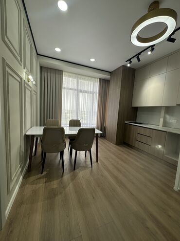Продажа квартир: Продается трехкомнатная квартира студия с ремонтом в центре