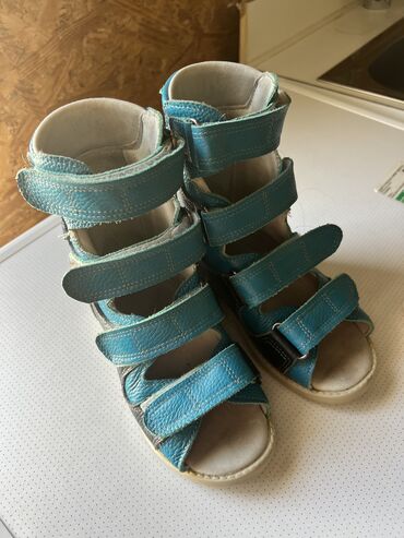 детские зимние обуви: Обувь ортопедическая 27 размер,покупали в магазине за 5500 отдам за