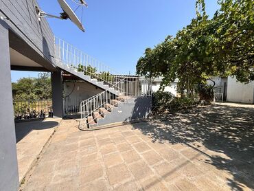 Bağ evlərinin satışı: Bağ evi – geniş həyət və teraslı - İki mərtəbəli ev, açıq eyvan və — 14