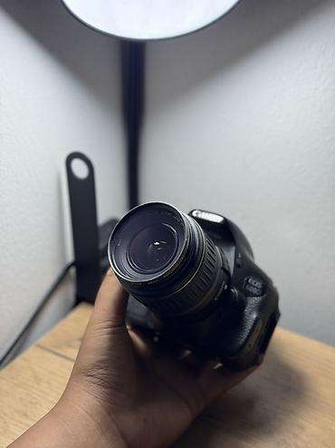 micro cd: Canon EOS 600D с объективом Canon Zoom Lens EF-S 18–55mm. Зеркальная — 2