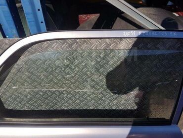 поастиковые окна: Дайхатсу Куоре 2000г. продаю стекло водительской двери левое. С трёх