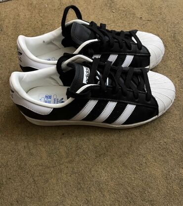 Patike i sportska obuća: Adidas, 39.5, bоја - Crna