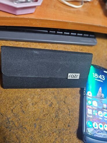 Motorola: Motorola Razr 2023, 256 GB, bоја - Crna, Otisak prsta, Bežični punjač, Dual SIM — 15