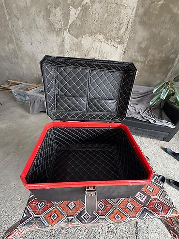 Baqajniklər: Moto baqaj qutusu – sərt korpuslu, üst qapaqlı model. Xüsusiyyətlər — 2