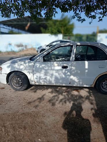 ltz rs bufer: Ağ rəngli sedan avtomobil Xüsusiyyətlər: - Korpus: 4 qapılı sedan — 4