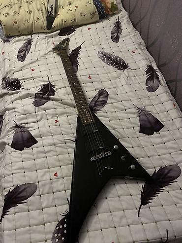 gitara qara: Elektron gitara, 6 sim, İşlənmiş, Ünvandan götürmə — 1