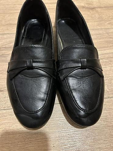 Digər ayaqqabılar: 1.Ботинки Натуральная кожа Размер 39 Цена 60 azn 2. Зимние ботинки — 18