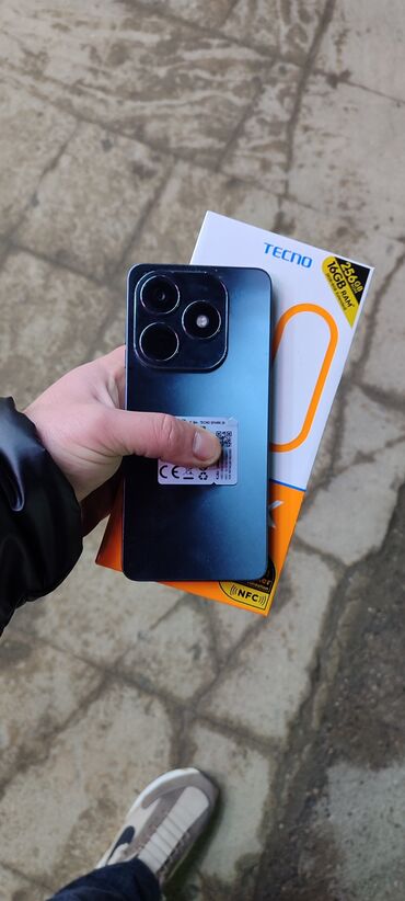 Tecno: Tecno Spark 20, 256 GB, Face ID, Barmaq izi