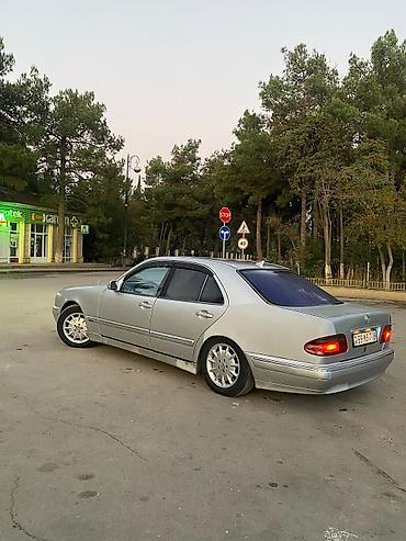 porsche satisi: Mercedes-Benz E-Class sedan (W210), gümüşü rəng. Xüsusiyyətlər: - — 6