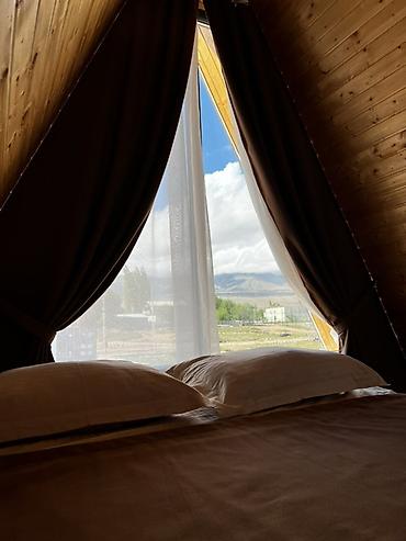 посуточно: Сдаются уютные A-frame домики с панорамным остеклением и современной — 7