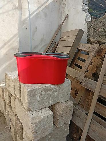 Şvabra, mop: Qırmızı spin mop vedrəsi - İki bölməli dizayn: bir tərəfi su üçün — 2