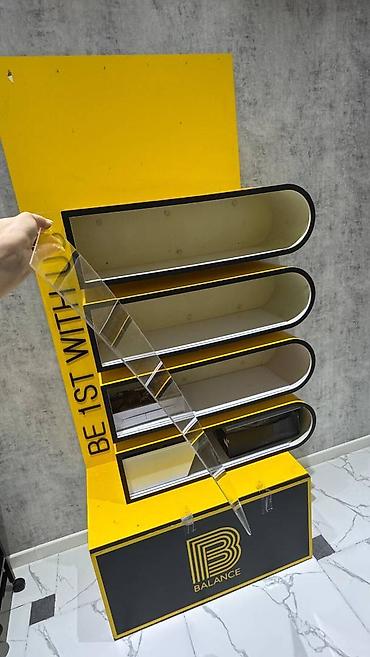 Digər biznes avadanlığı: Vitrin Rəf şkaf hər gözünün şəffaf qapağı var.
200 manat — 2