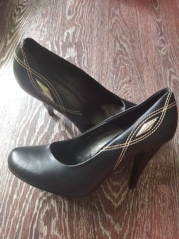 303 объявлений | lalafo.kg: Продам туфли, 40 размер, на узкую ногу. Абсолютно новые, каблук 11 см