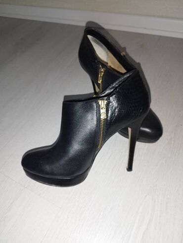 Botinka və botilyonlar: Massimo Dutti, Ölçü: 38.5, rəng - Qara, Yeni lalafo.az -da Botinka və botilyonlar: Massimo Dutti, Ölçü: 38.5, rəng - Qara, Yeni