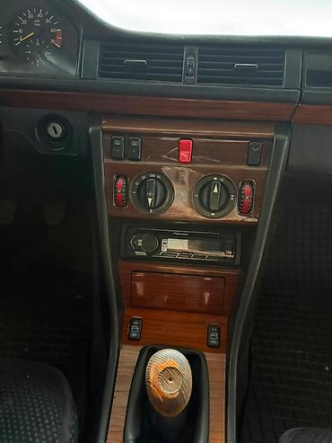 bud e9: Mercedes-Benz W124: 1991 г., Механика, Бензин, Седан — 5