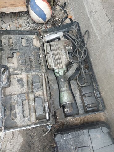 домкрат ош: Отбойный молоток (электрический) в кейсе + металлическая лестничная