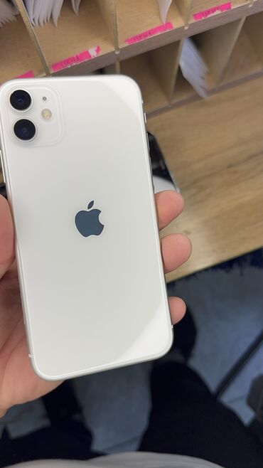 Apple iPhone: IPhone 11, Б/у, 128 ГБ, Защитное стекло, Чехол, 80 %