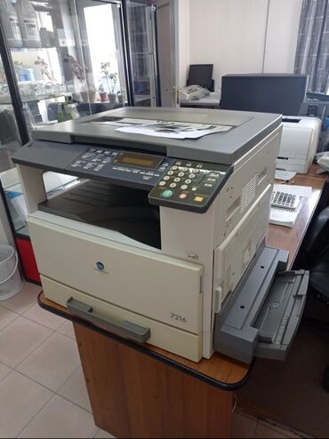 печать буклетов: Копировальный аппарат Konica Minolta 7216. Рабочее состояние, печать