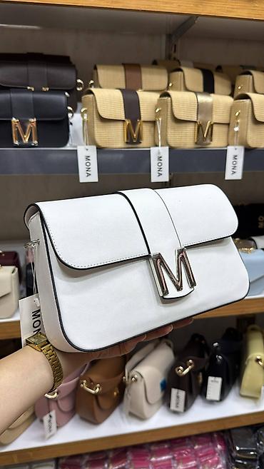 Torbe: Ženska torba MONA – elegantna crossbody/ramena torba sa zlatnim “M” — 14