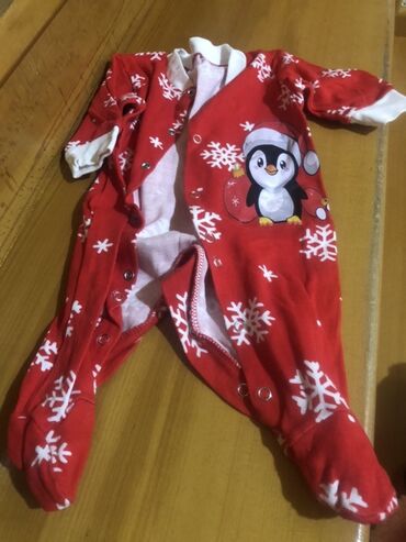 Dəstlər: Körpə geyim dəsti - 3 ədəd qalın, ayaqlı tulum: - Açıq mavi rəngdə — 10