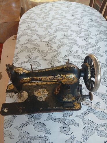 işlənmiş taxtalar: Singer markasının antik (təxminən 1900–1930-cu illər arası) tikiş at lalafo.az işlənmiş taxtalar: Singer markasının antik (təxminən 1900–1930-cu illər arası) tikiş