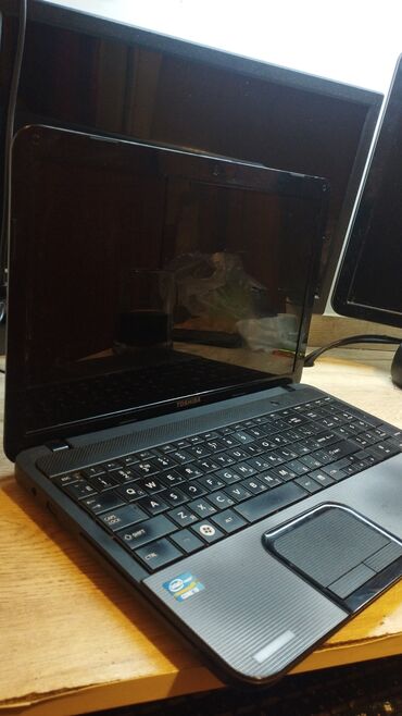 toshiba qosmio: İşlənmiş Toshiba, 15.6 ", Intel Core i3, 256 GB