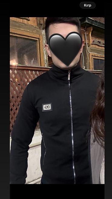 Kişi geyimləri: Qara rəngdə kişilər üçün zipli jaket - Model: Yaxası hündür, klassik — 2
