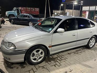 prius 2005: Toyota Avensis: 2001 г., 1.8 л, Механика, Бензин, Лифтбек — 3