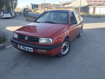 Volkswagen: Volkswagen Vento: 1993 г., 1.8 л, Механика, Бензин, Седан