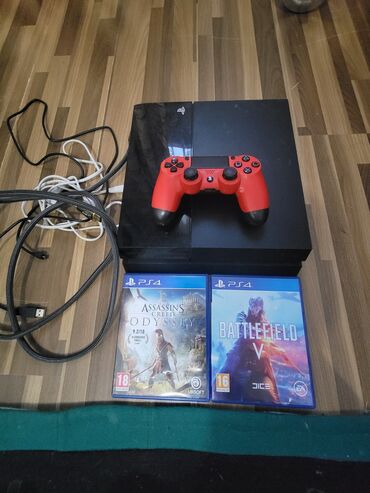 PS4 (Sony PlayStation 4): Сони 4, оригинальный джойстик, 2 диска и всеми кабелями состояние