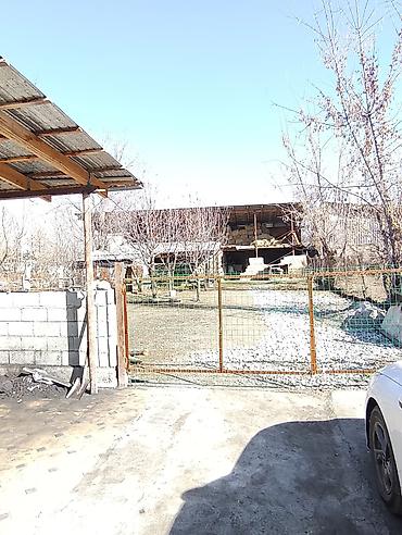 Продажа коттеджей и домов: Срочно Арашан айылынан чон мансардный там сатылат участок 10 соток мал — 7