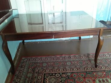taxta stul: Qonaq masası, İşlənmiş, Açılmayan, Kvadrat masa