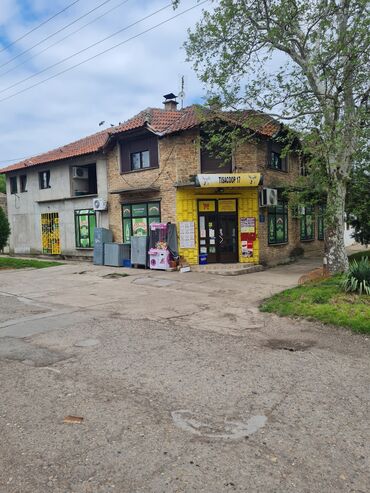 Kuće na prodaju: 240 kv. m, 4 sobe — 4
