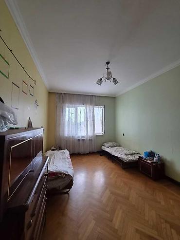 berdede ev satilir: Bakı, 8-ci mikrorayon, 4 otaqlı, Köhnə tikili, m. Azadlıq Prospekti, 115 kv. m — 6