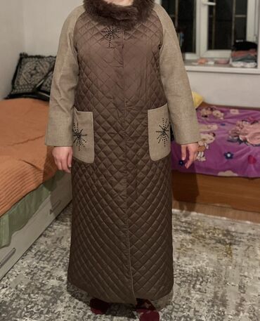 мужское зимнее пальто с капюшоном: Утеплённое женское пальто-жилет макси длины. Нижнее рынка срочно!!!