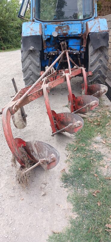 Traktorlar: Traktor MTZ (Belarus) tipli, 4x2 təkər quruluşlu, kabinalı. Dizel — 4