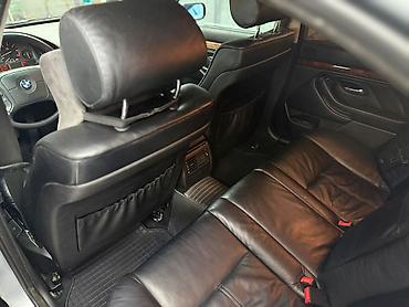 Другие детали салона: BMW — интерьер бизнес-класса с классическим оформлением и богатыми — 4