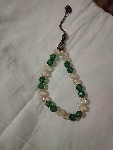 Təsbehlər: Məhsul: Təsbeh dəsti (4 ədəd) Təsvir: - Ağ təsbeh: Oval-silindrik — 8