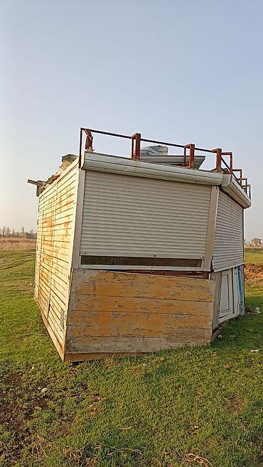 Другое оборудование для бизнеса: Продаю два магазинчика,зелёный овощной,а белый простой,цена за каждый — 4