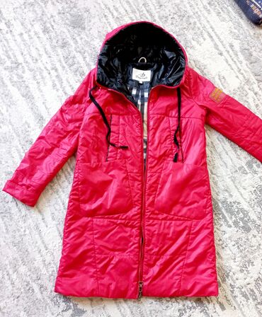 Пуховики и зимние куртки: Женская деми куртка хорошая качество (состояние отличное)размер 42-44