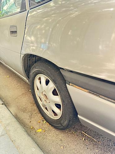opel omega b: Opel Vectra: 2 l | 1995 il 455084 km Sedan — 6