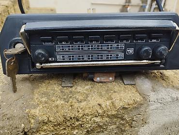 Avtoelektronika: Retro avtomobil radiomaqnitofonu - Model: Sovet istehsalı, düyməli — 1