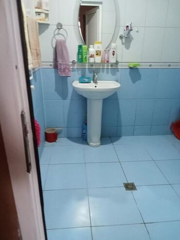 квартира в аренду в баку: 20 yanvar metrosunun yanında 17 mərtəbəli binanın 7 çi mərtəbəsində 3