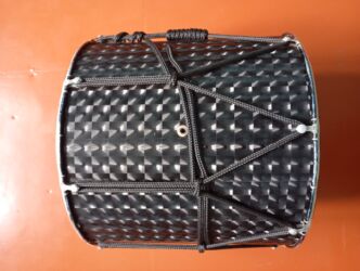 Tavalar: Nağara – 1 ildir alınıb, üstü bəzəkli, qıraqları parlaq. Korpus karbon