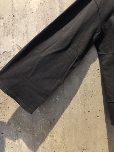 Majice: DVE Nove ZARA MAJICE Velicina 11 - 12 god Tamnije sive boje u odnosu — 4