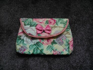 Handbags: Torbica sa roze mašnom i lepim cvetnim dezenom